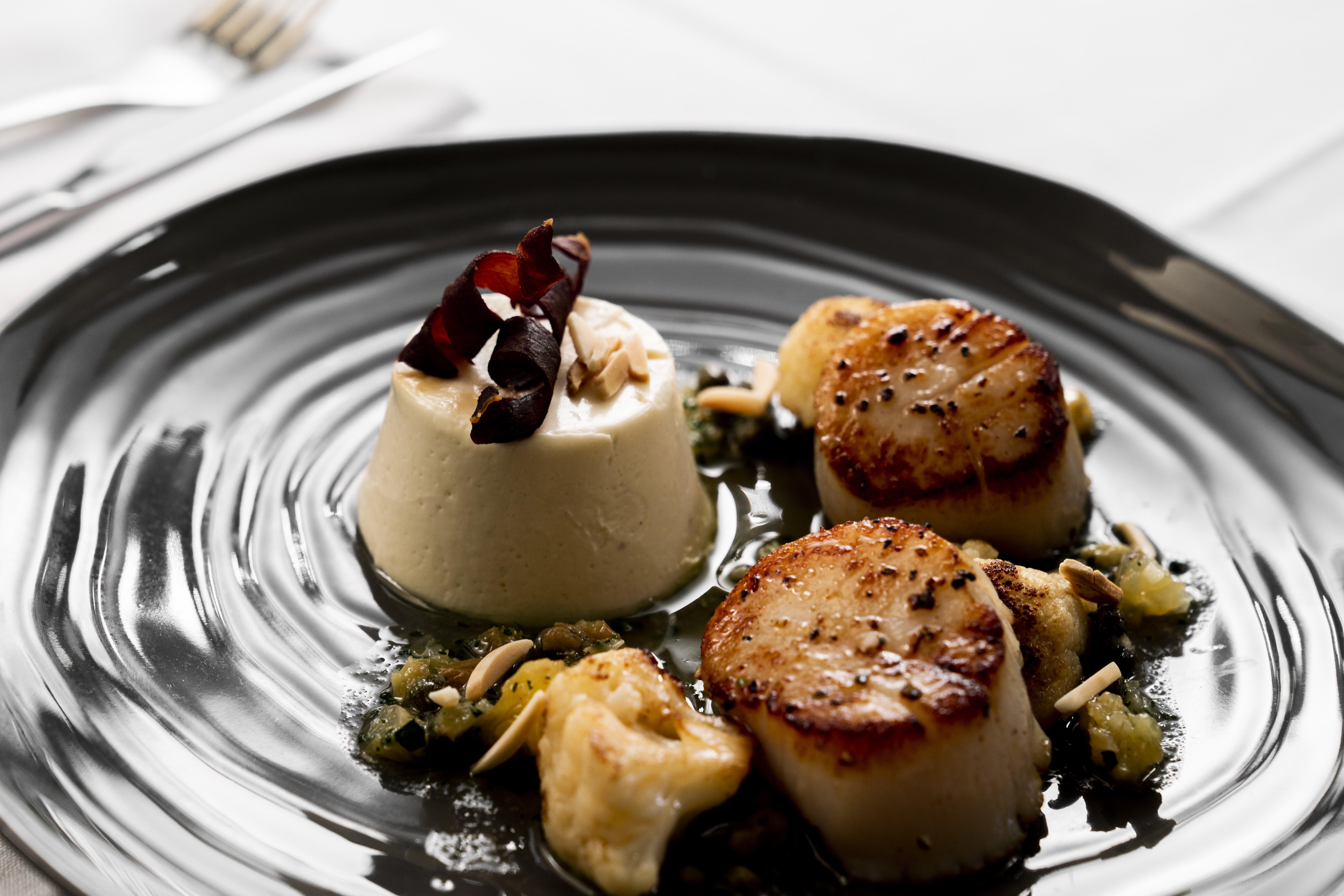 The Point Brisbane Hotel Ngoại thất bức ảnh Scallops with a white chocolate sauce